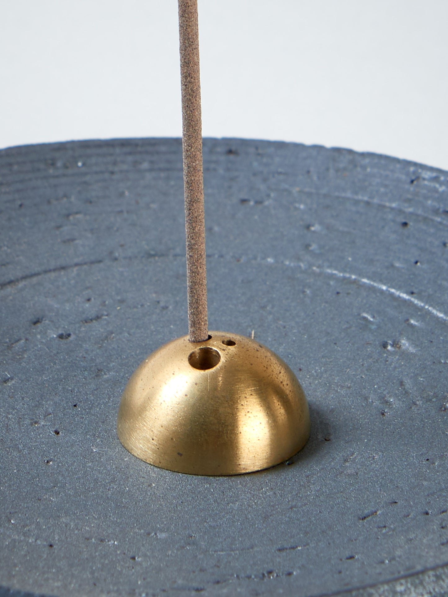 Black Volcanic Räucherstäbchenhalter