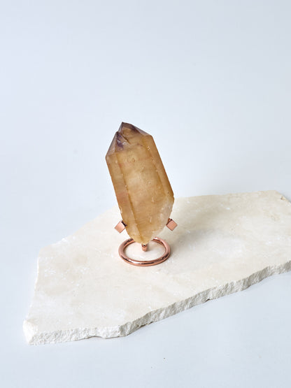 Lemurian Dreamcoat Bergkristall mit Ständer