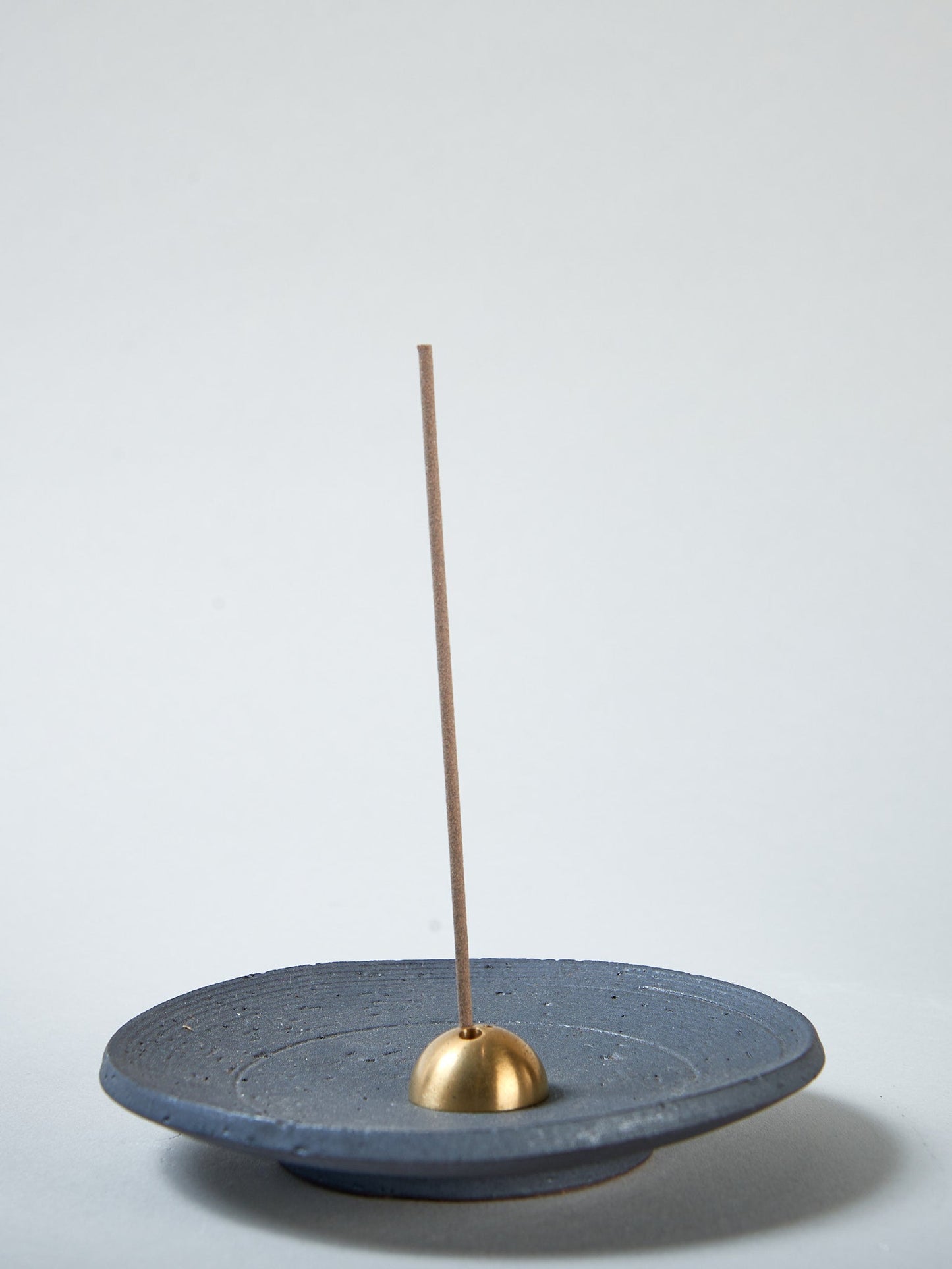 Black Volcanic Räucherstäbchenhalter