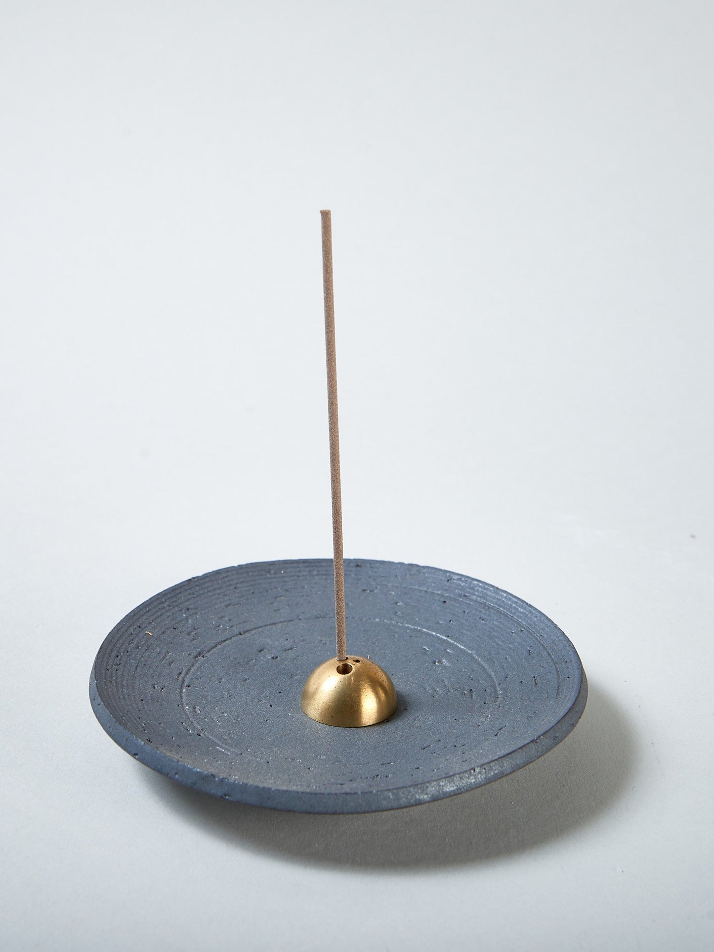 Black Volcanic Räucherstäbchenhalter