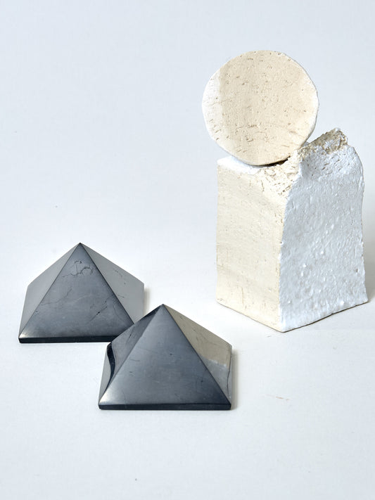 Schungit Pyramide