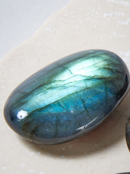 Labradorit Trommelstein