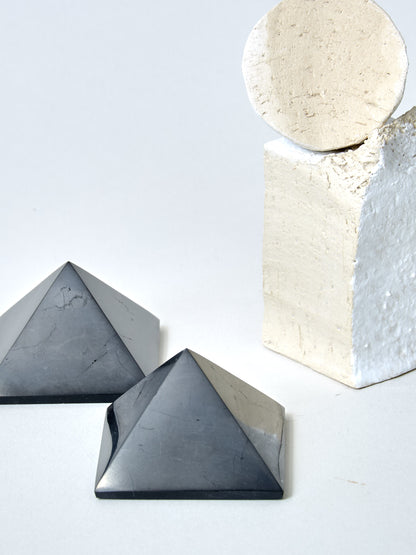 Schungit Pyramide
